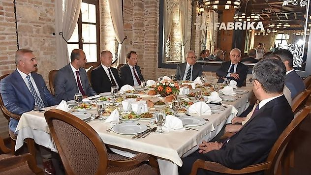 VALİ YARDIMCISI ALİ OSMAN İŞŞEN ONURUNA VEDA YEMEĞİ