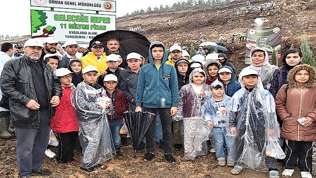 Manisa'da 200 Bin Fidan Toprakla Buluştu