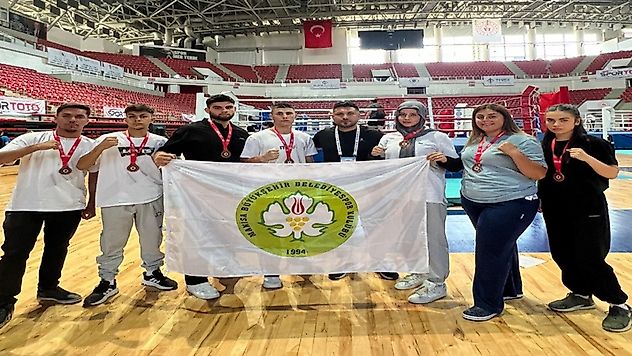 Manisalı Sporculardan Türkiye Kick Boks Şampiyonası'nda Büyük Başarı: 7 Madalya ile Döndüler
