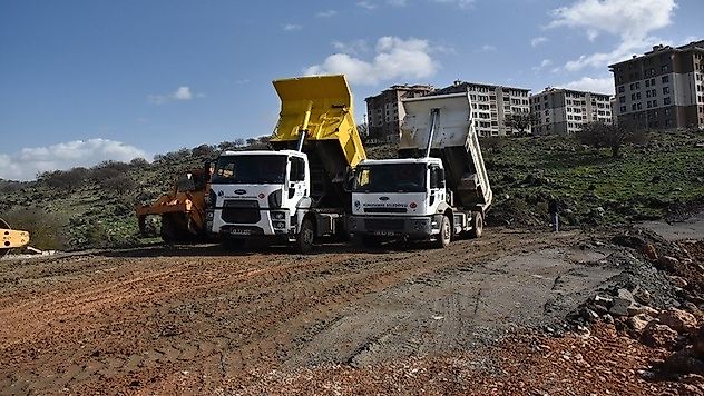 MCBÜ Toki Yolu Düzenlenme Çalışması Sürüyor