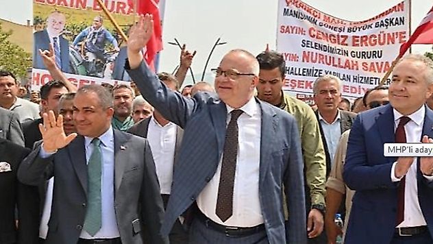 Mhp'li Adaylar Selendi'de Bayram Havasında Karşılandı