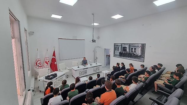 Minik Öğrenciler İlçe Yönetimi Konusunu Yerinde Öğrendi