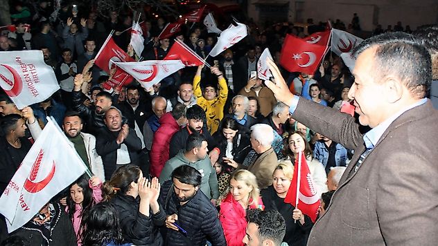 Mustafa Serhat Orhan'a Yeni Mahallede Coşkulu Karşılama