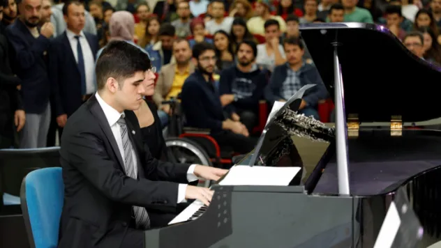 Otizmli müzik dehasına Grandmedical'de başarılı operasyon