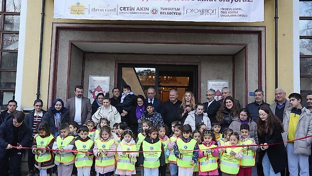 'Sanat İyileştirir' Resim Sergisi Açıldı: Çocukların Renkleri Feyyaz Alperen'e Umut Oldu