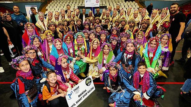 Şehzadeler Belediyesi Halk Oyunları Ekibi 3 Kategoride İl Birincisi Oldu