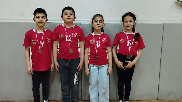 Şehzadeler 'İn Minik Raketleri Türkiye Şampiyonası Yolcusu