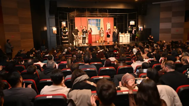 'Şiddetli Geçimsizlik' Dünya Prömiyerini Manisa'da Yaptı