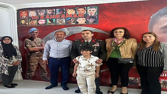 Tuğgeneral Kalkan, Turgutlu'da Şehit ailesini ziyaret etti