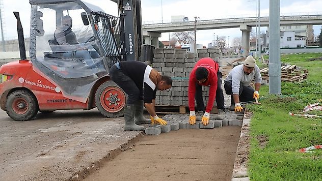 Turgutlu Belediyesi Fen İşleri Ekiplerinden Eş Zamanlı Çalışma