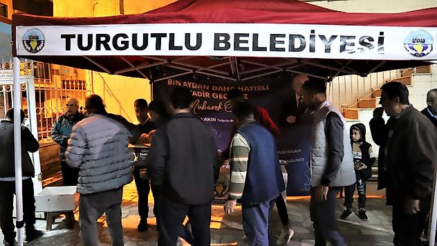 Turgutlu Belediyesi İkram Geleneğine Kadir Gecesi'nde de Devam Etti