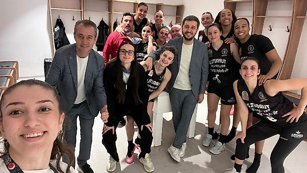 Turgutlu Belediyesi Kadın Basketbol Takımı Emlak Konut'u Geçti, 2'liğe Yükseldi