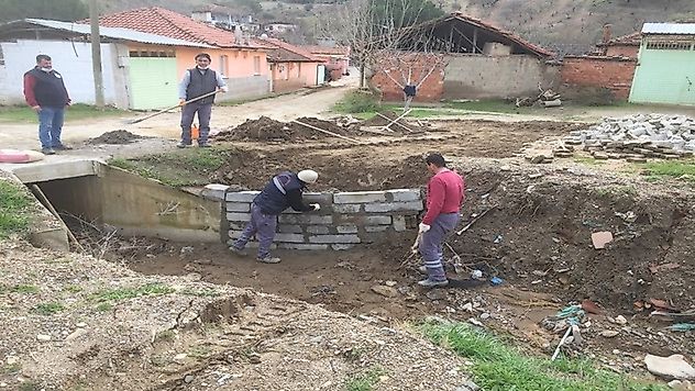 Turgutlu Belediyesi Yağıştan Etkilenen Mahallelerde Çalışmalara Başladı