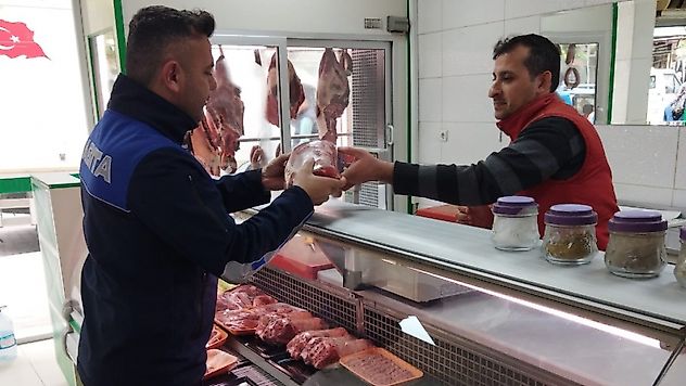 Turgutlu Belediyesi Zabıtasından Ruhsat ve Fiyat Etiket Denetimi