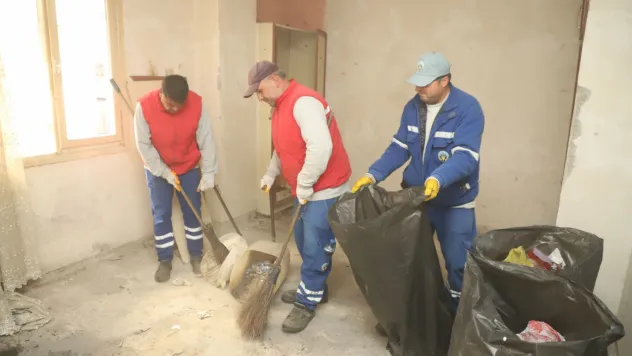 Turgutlu Belediyesinden Çöp Ev Temizliği