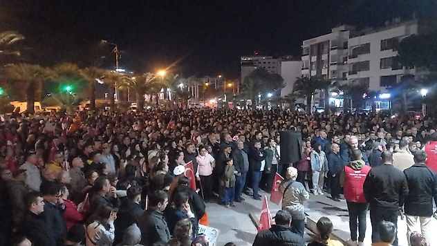 Turgutlu'da İmamoğlu'na Destek Yürüyüşü: 'Demokrasiye Sahip Çık'