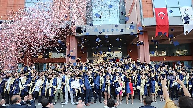 Teknoloji Fakültesi'nin mezuniyet töreni coşkuyla kutlandı