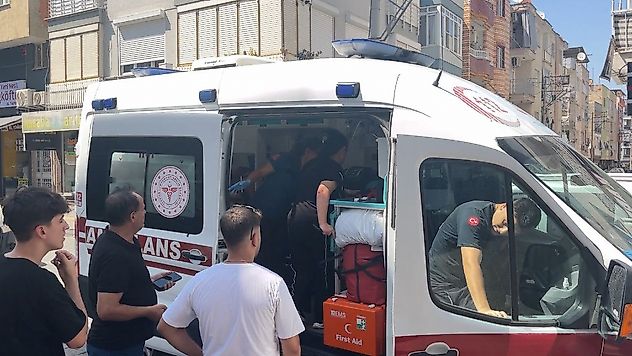 Turgutlu'da Motosiklet Kazası: Kadın Sürücü Hastaneye Kaldırıldı
