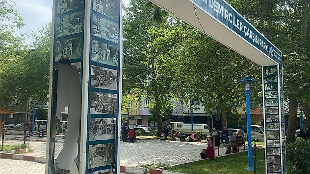Turgutlu'da Tarihi Demirciler Çarşısı Parkı'nın Tabelasına Saldırı