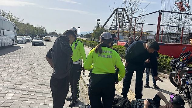 Turgutlu'da Trafik Kazası: Otomobil ile Motosiklet Çarpıştı
