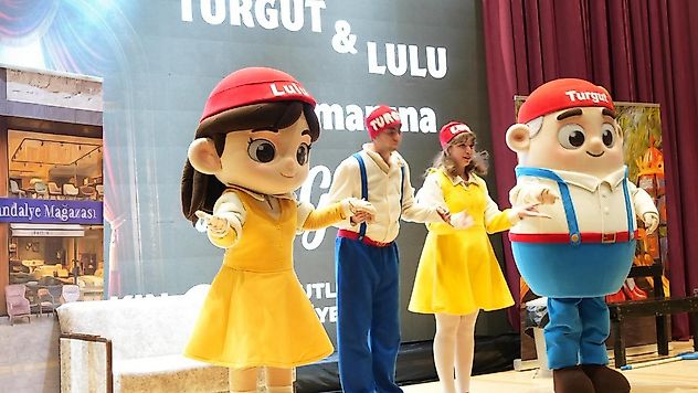 Turgutlu'da Yeni Dönem: Turgut ve Lulu Sahneye Çıktı