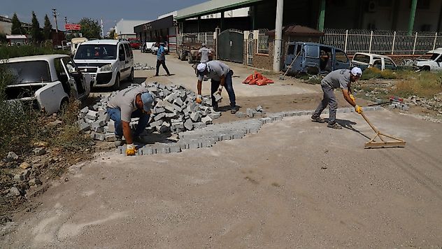 Turgutlu'da Yollar Bir Bir Yenileniyor