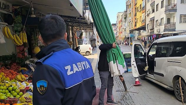 Turgutlu Zabıtası Kaldırım İşgallerine Karşı Denetimlerini Sürdürüyor