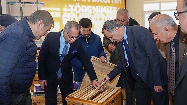 Yunusemre Belediyesi Arıcılığı Destekliyor