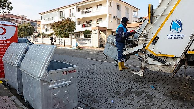Yunusemre'de Çöp Konteynerleri Yenileniyor