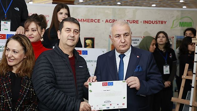 Yunusemre'de Döngüsel Ekonomi'nin Şampiyonları Ödüllerini Aldı