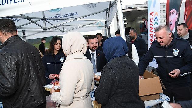 Yunusemre'de İftar Sofrası Akgedik'te Kuruldu