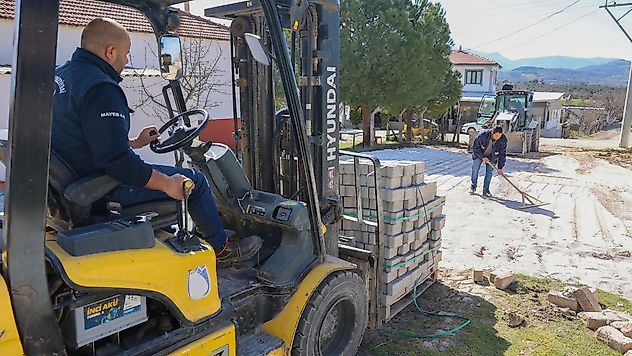 Yunusemre'den Osmancalı'da Yol Çalışması