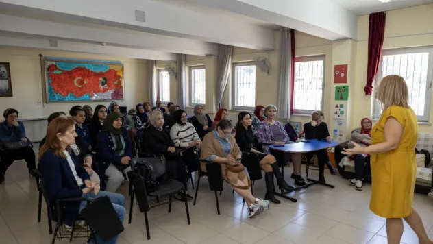 Yunusemre'den Özel Öğrencilerin Velilerine Danışmanlık Ve Beslenme Semineri