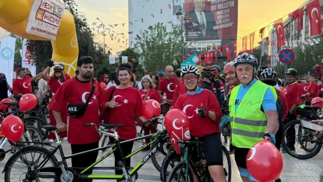 Yunusemreli Bisikletçiler 23 Nisan'da Pedal Çevirdi