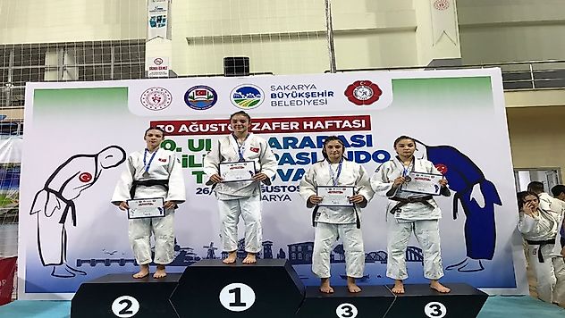 YUNUSEMRELİ JUDOCULAR SAKARYA'DA 4 MADALYA KAZANDI