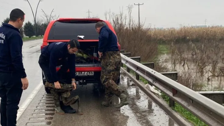 Selde Mahsur Kalanların İmdadına Büyükşehir İtfaiyesi Yetişti