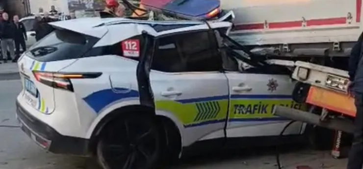 Alaşehir–Sarıgöl Yolunda Trafik Polisi Aracı Tıra Çarptı: Bir Polis Şehit Oldu