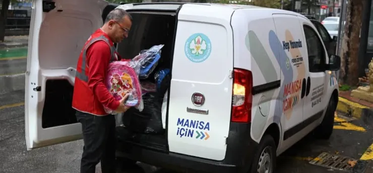 Manisa Büyükşehir'den 15 Bin Öğrenciye Çanta ve Kırtasiye Desteği