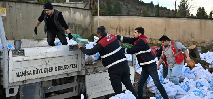 Manisa Büyükşehir'den İhtiyaç Sahiplerine Yürek Isıtan Destek