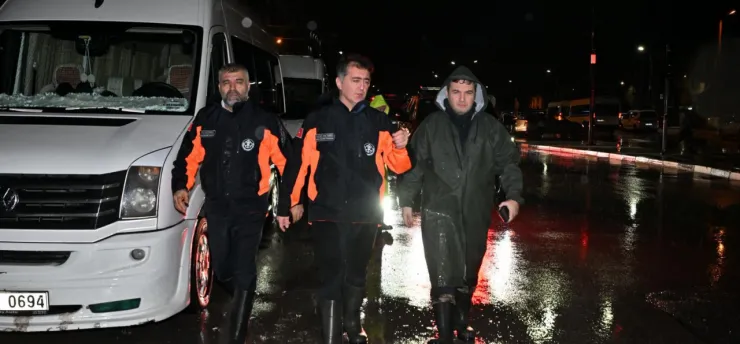 Manisa Büyükşehir ve MASKİ'den Yağış Mesaisi: Ekipler Tüm Gece Sahadaydı