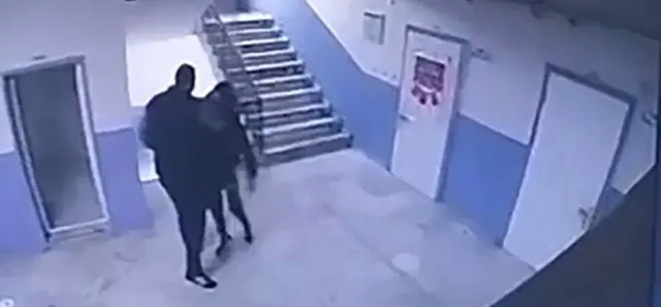 OTİZMLİ ÖĞRENCİYİ MERDİVENDEN İTEN OKUL MÜDÜRÜ TUTUKLANDI