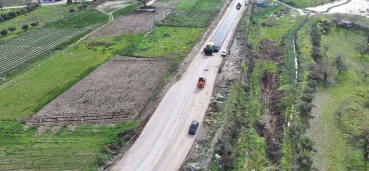 Salihli'de Modern Yol Hamlesi: Yeni Tesisten Çıkan Asfalt Hacıbektaşlı'ya Serildi