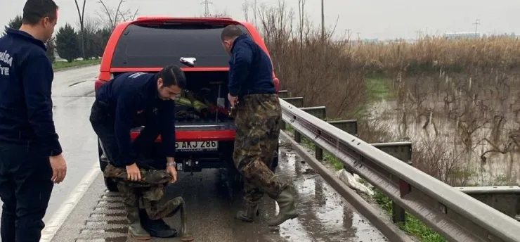 Selde Mahsur Kalanların İmdadına Büyükşehir İtfaiyesi Yetişti