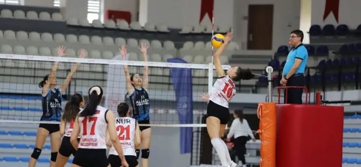 Turgutlu Belediyesi Kadın Voleybol Takımında Net Galibiyet: 3-0