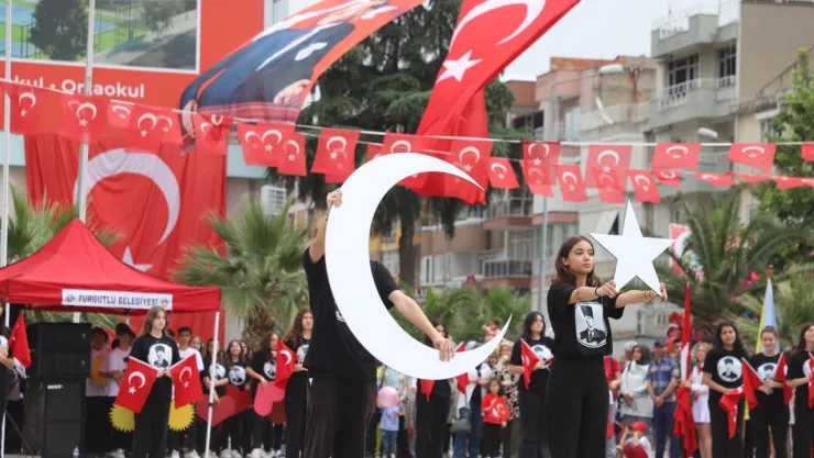 19 Mayıs Turgutlu'da coşkuyla kutlandı