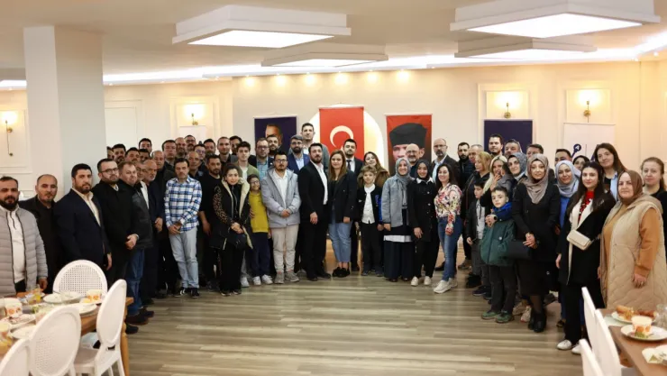 Anahtar Parti Yunusemre İlçe Teşkilatı İftar Programında Bir Araya Geldi