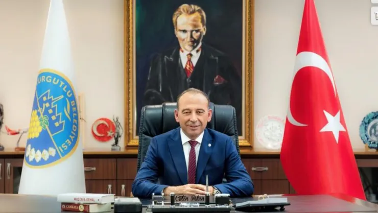 Başkan Çetin Akın'dan Kamuoyuna Dikkat Çeken Açıklama: 'Bizim Sevdamız Turgutlu ve Cumhuriyet'tir'