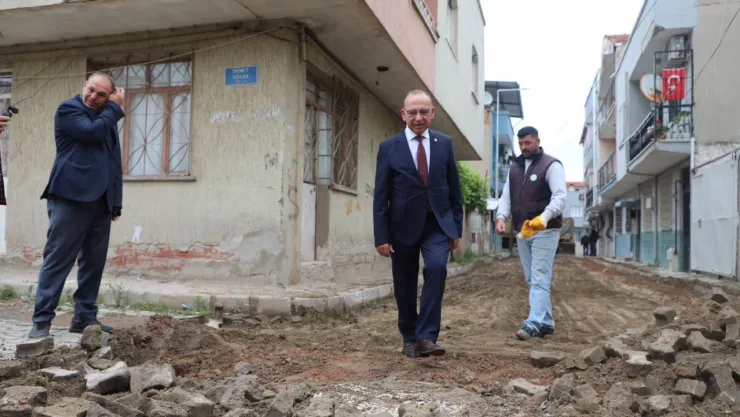 Başkan Çetin Akın 'Mahallelerimizin sorunlarını birer birer çözüyoruz'