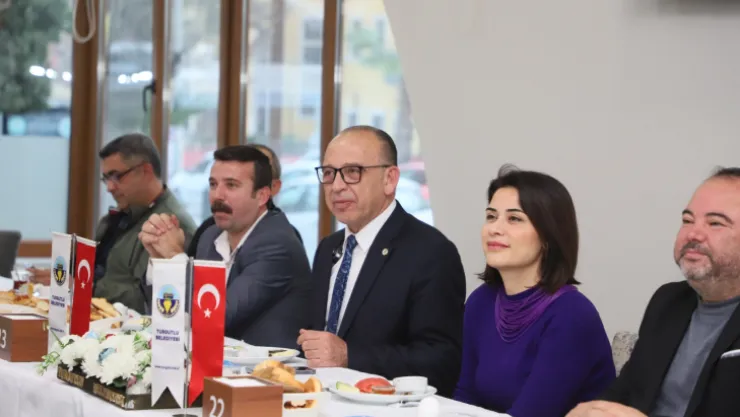 Başkan Çetin Akın Mesaisine Belediye Personeliyle Başladı