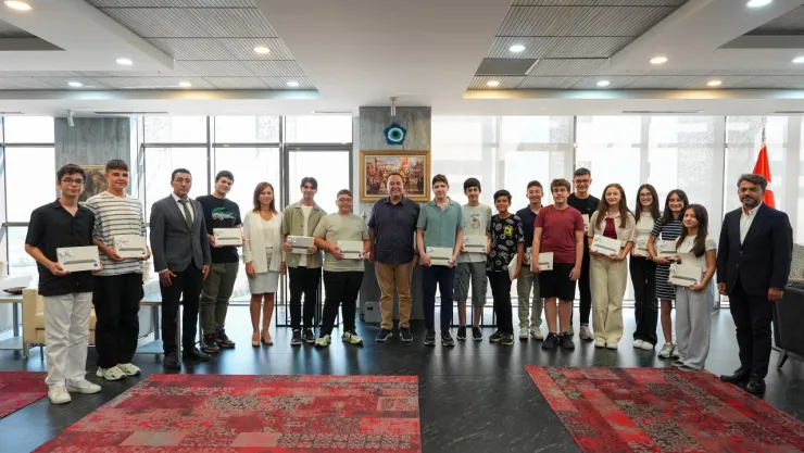 Başkan Dutlulu, Büyükşehir'in Başarılı Öğrencilerini Ağırladı